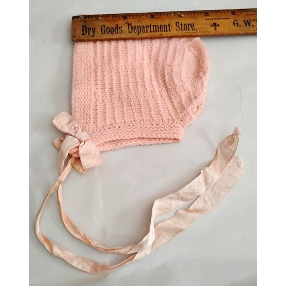 30s 40s Vintage Hand Knit Baby or Doll Bonnet, Pink with Silk Ribbon Ties - Picture 2 of 2